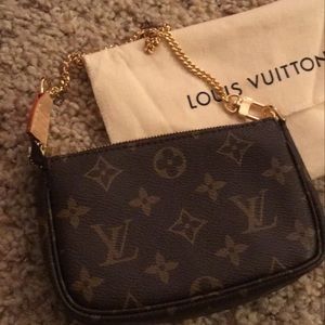 COPY - Louis Vuitton mini pochette